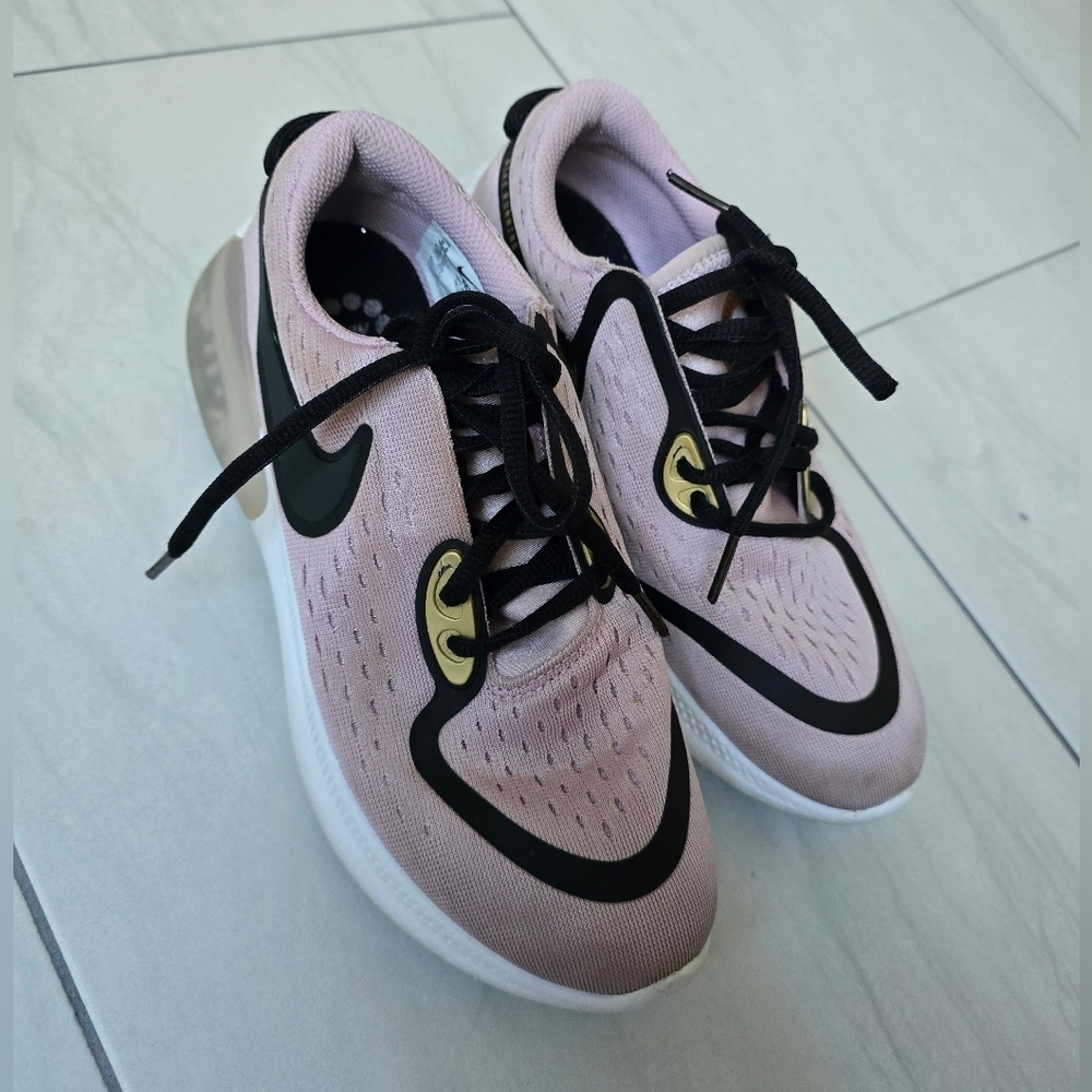 Nike Women's Pink and Black Sneakers Size 5.5